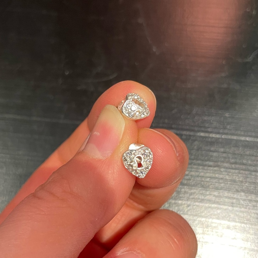 Keyhole heart stud earrings, NEW